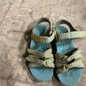 Teva girls sandals